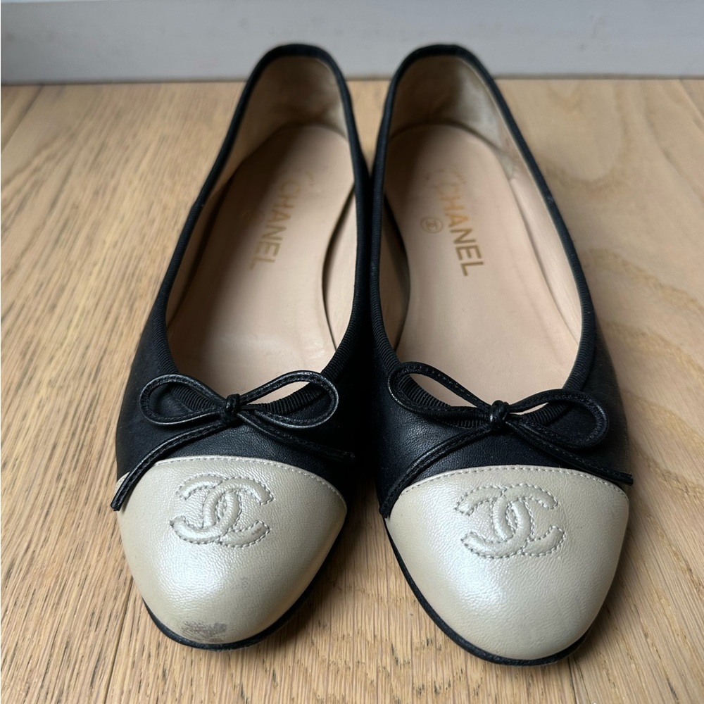 Authentic Chanel Ballet Flats Ballerina Size 37.5 Black/Ivory
